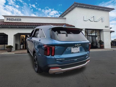 Certified 2025 Kia Sorento EX image 6