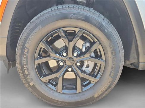 Used 2025 Jeep Grand Cherokee 4WD image 24