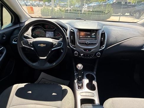 Used 2018 Chevrolet Cruze LT w/ Convenience Package FWD image 16
