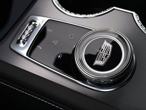 New 2026 Cadillac Vistiq Platinum image 32