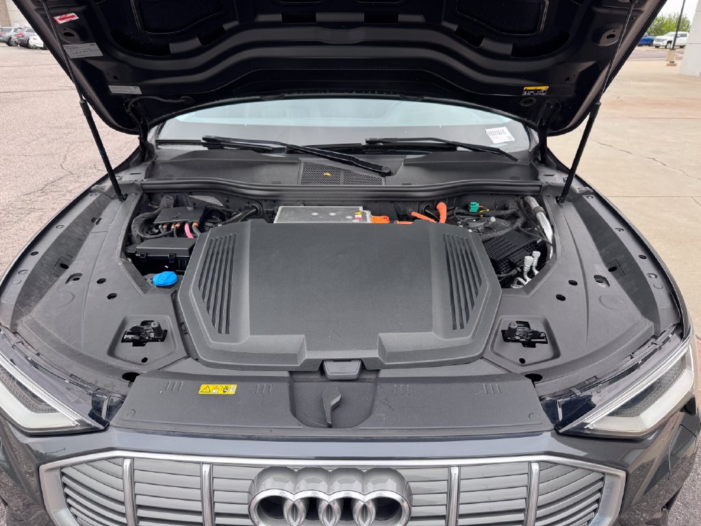 Used 2021 Audi e-tron Premium AWD/4WD image 17