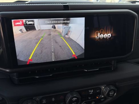 Used 2024 Jeep Wrangler Unlimited Rubicon AWD/4WD image 21
