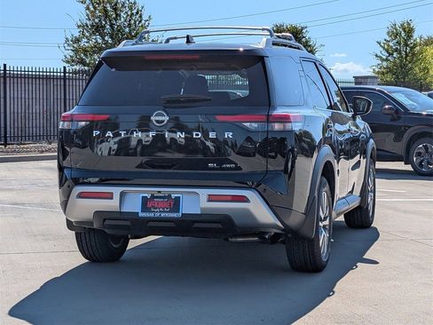 New 2025 Nissan Pathfinder SL image 4