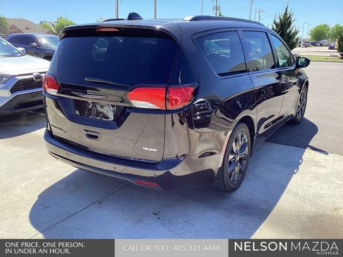 Used 2018 Chrysler Pacifica Touring-L Plus image 6