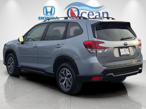 Used 2022 Subaru Forester Premium image 6