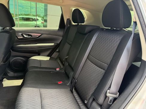 Used 2018 Nissan Rogue SV w/ Premium Package image 8