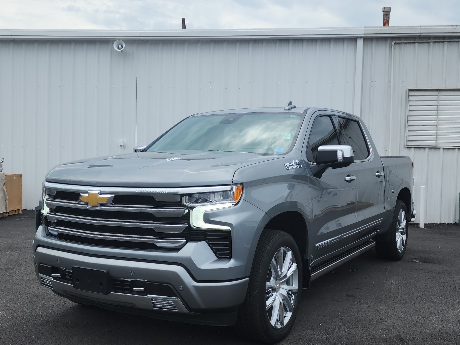 Used 2024 Chevrolet Silverado 1500 High Country w/ High Country Premium Package AWD/4WD image 1