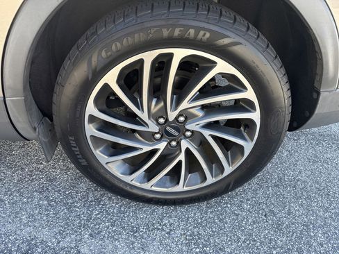 Used 2020 Lincoln Nautilus Reserve image 13