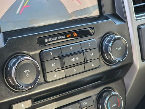 Used 2017 Ford F150 Lariat image 31