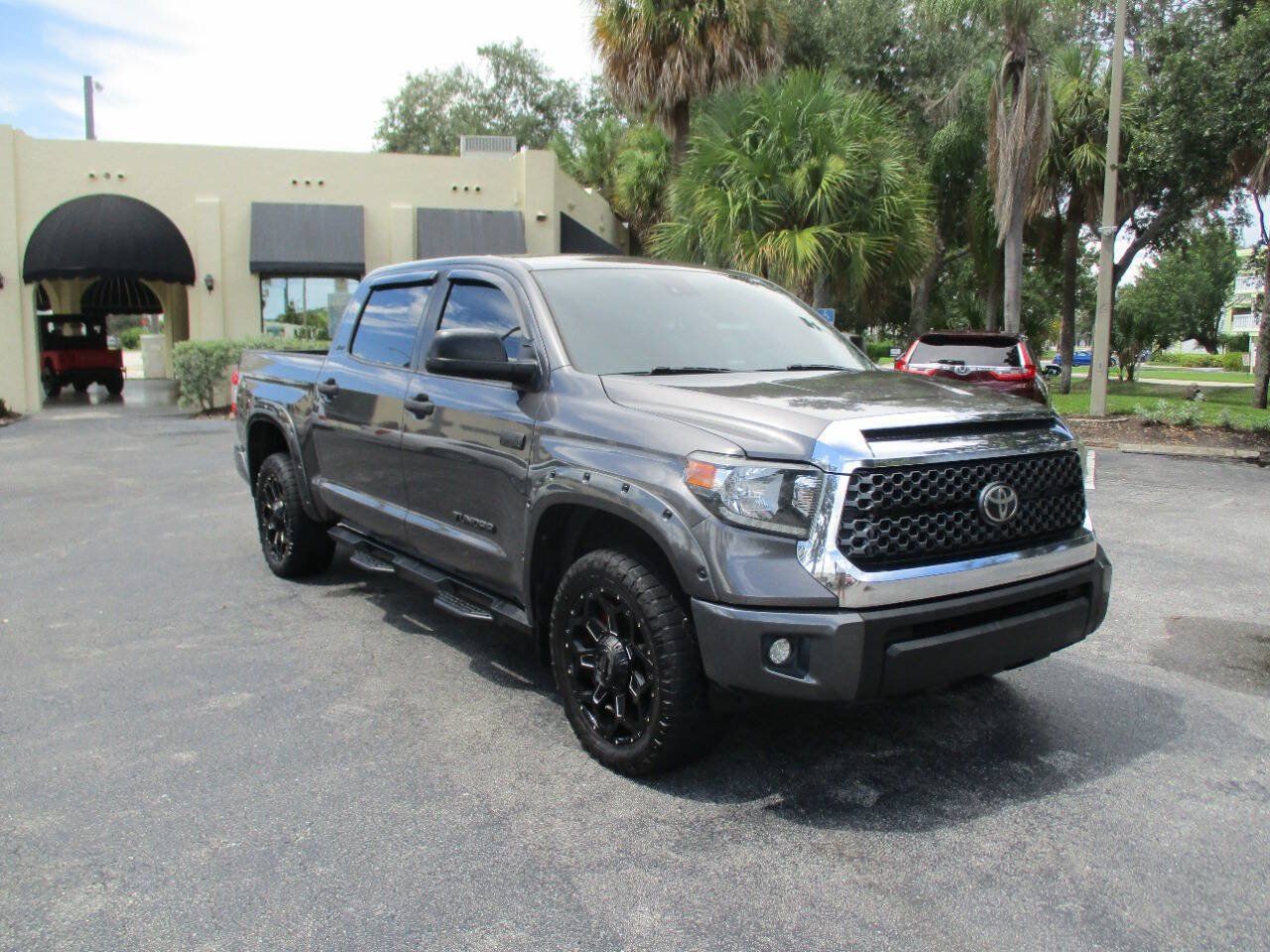 Used 2020 Toyota Tundra SR5 w/ SR5 Upgrade Package AWD/4WD image 2
