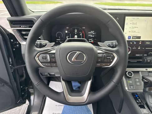 Used 2026 Lexus GX 550 w/ Accessory Package (2T) AWD/4WD image 17