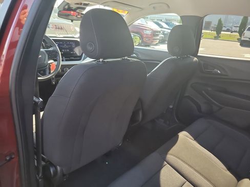 Used 2025 Chevrolet Trax LS image 9