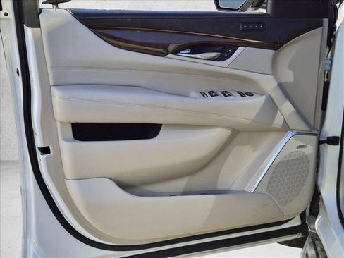 Used 2020 Cadillac Escalade Luxury RWD image 11