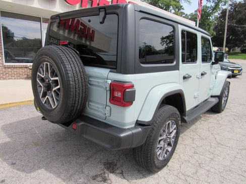 Used 2024 Jeep Wrangler Unlimited Sahara w/ Technology Group AWD/4WD image 12