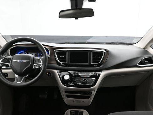 Used 2018 Chrysler Pacifica Touring Plus w/ Tire & Wheel Group image 20