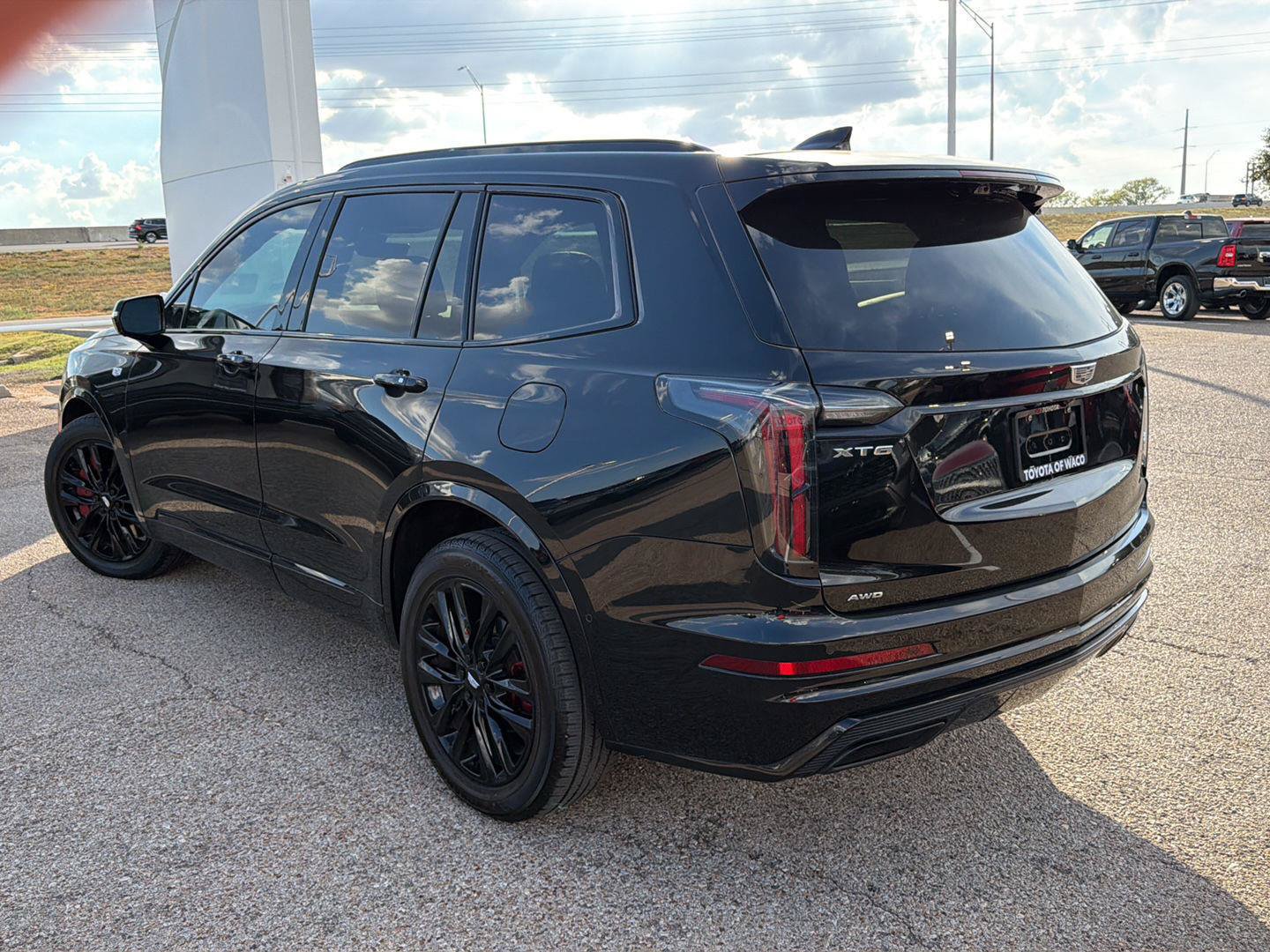 Used 2022 Cadillac XT6 Sport w/ LPO, Onyx Lite Package AWD/4WD image 5