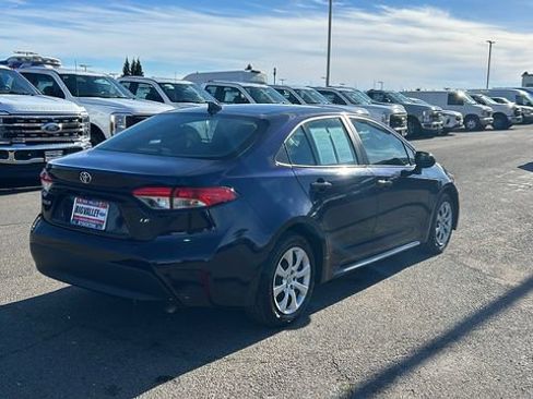 Used 2023 Toyota Corolla LE image 3