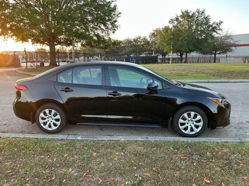 Used 2025 Toyota Corolla LE image 6