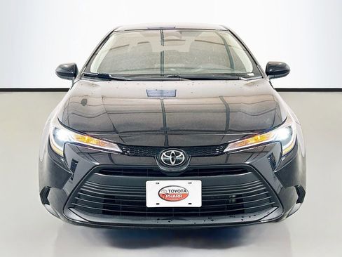Used 2025 Toyota Corolla LE FWD image 2