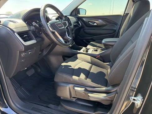 Used 2024 GMC Terrain SLE FWD image 4