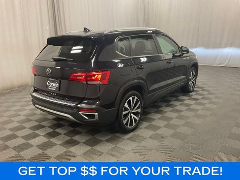 Used 2022 Volkswagen Taos SE FWD image 3