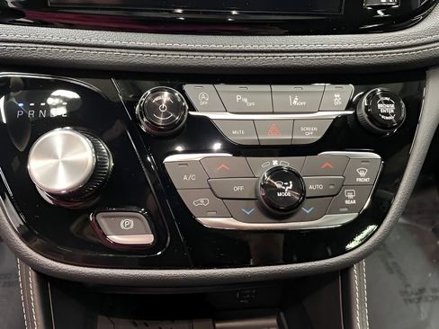 New 2026 Chrysler Pacifica Limited w/ S Appearance Package image 13