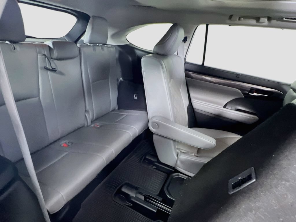 Used 2023 Toyota Highlander Platinum AWD/4WD image 28