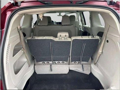 Used 2018 Chrysler Pacifica L image 10