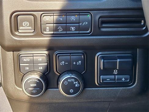 Used 2022 Chevrolet Suburban Z71 w/ Z71 Off-Road Package image 21