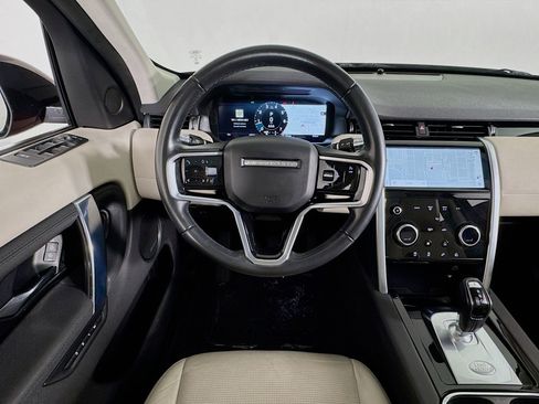 Used 2022 Land Rover Discovery Sport SE image 4