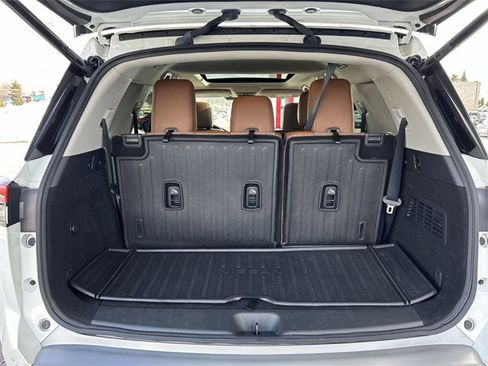 Used 2023 Nissan Pathfinder Platinum w/ Black Appearance Package image 29