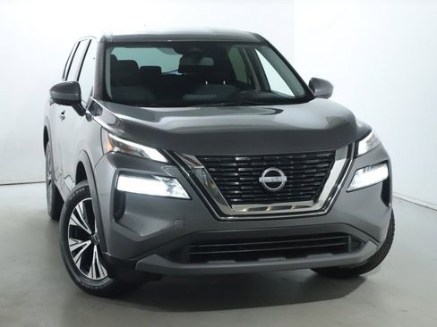 Used 2023 Nissan Rogue SV image 2