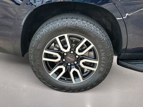 Used 2024 GMC Yukon AT4 AWD/4WD image 7