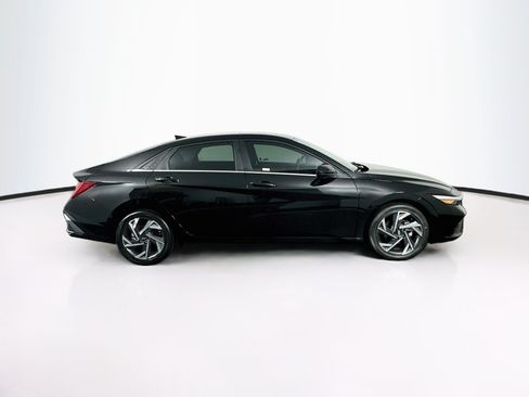 Used 2025 Hyundai Elantra SEL w/ Cargo Package FWD image 10