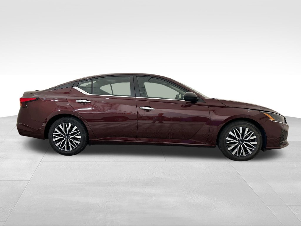 Used 2024 Nissan Altima 2.5 SV FWD image 6
