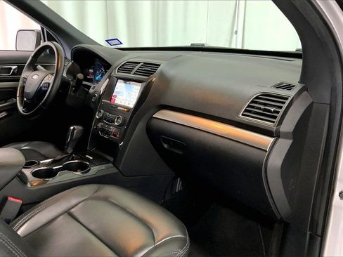 Used 2019 Ford Explorer XLT w/ Equipment Group 202A image 28