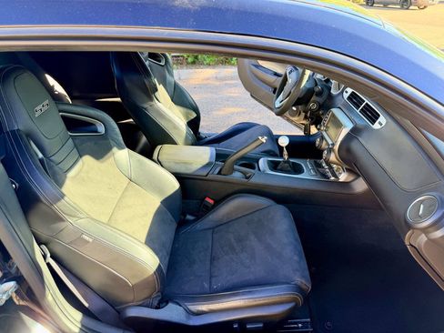 Used 2014 Chevrolet Camaro SS w/ SS Performance Package RWD image 19