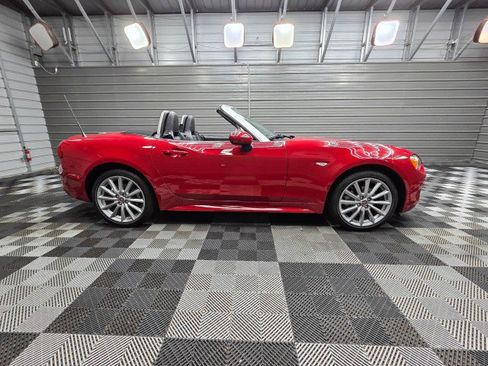Used 2017 FIAT 124 Spider Lusso RWD image 9