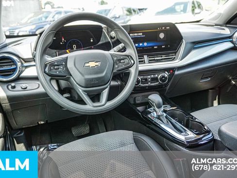 Used 2025 Chevrolet Trax LT FWD image 26