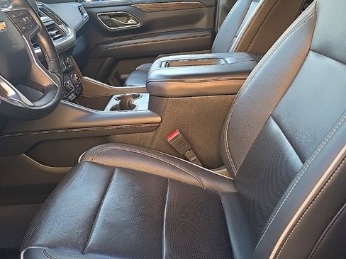 Used 2024 Chevrolet Suburban Premier image 6