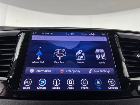 Used 2019 Chrysler Pacifica Touring-L image 30