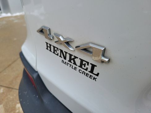 Used 2019 Jeep Cherokee Limited w/ Technology Group image 25