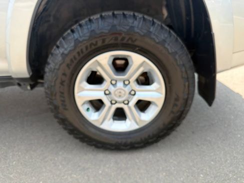 Used 2022 Toyota 4Runner SR5 AWD/4WD image 34