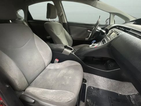 Used 2014 Toyota Prius Two FWD image 19