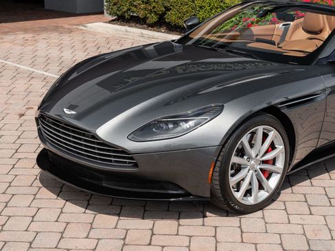Used 2019 Aston Martin DB11 Volante image 5