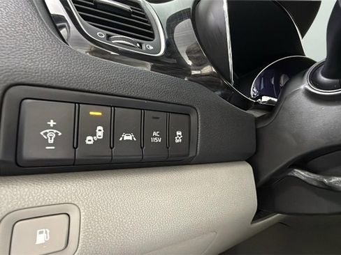 Used 2019 Kia Sedona SX image 19