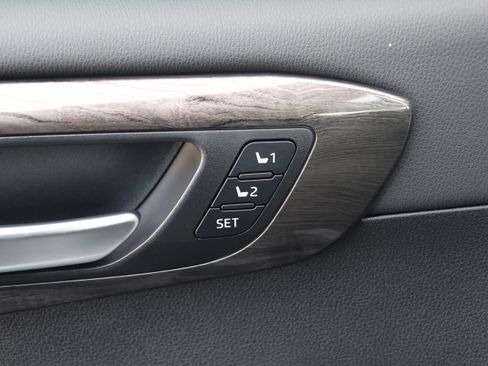 Used 2025 Toyota Highlander Limited image 13