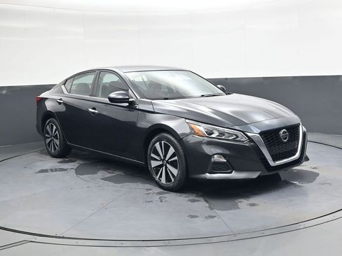 Used 2022 Nissan Altima 2.5 SV image 2