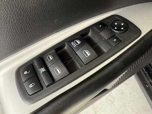 Used 2019 Dodge Journey SE w/ Premium Group image 24