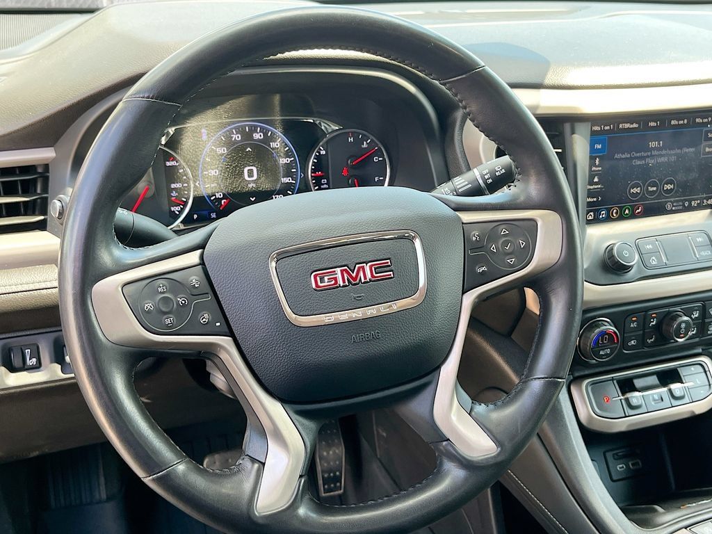 Used 2022 GMC Acadia Denali w/ Denali Ultimate Package AWD/4WD image 11